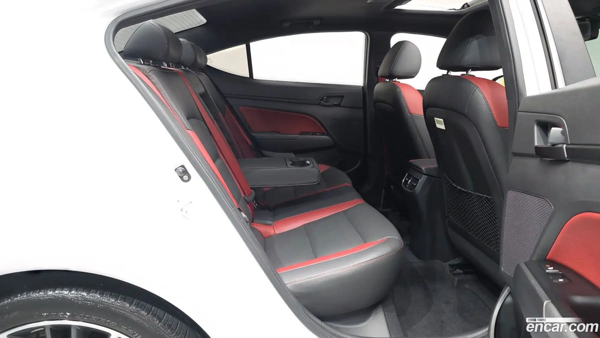 AVANTE Hyundai 2017.8-OPTION-015