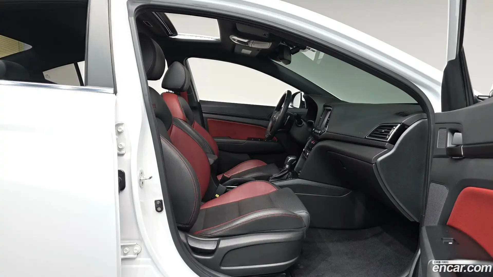 AVANTE Hyundai 2017.8-INNER-036
