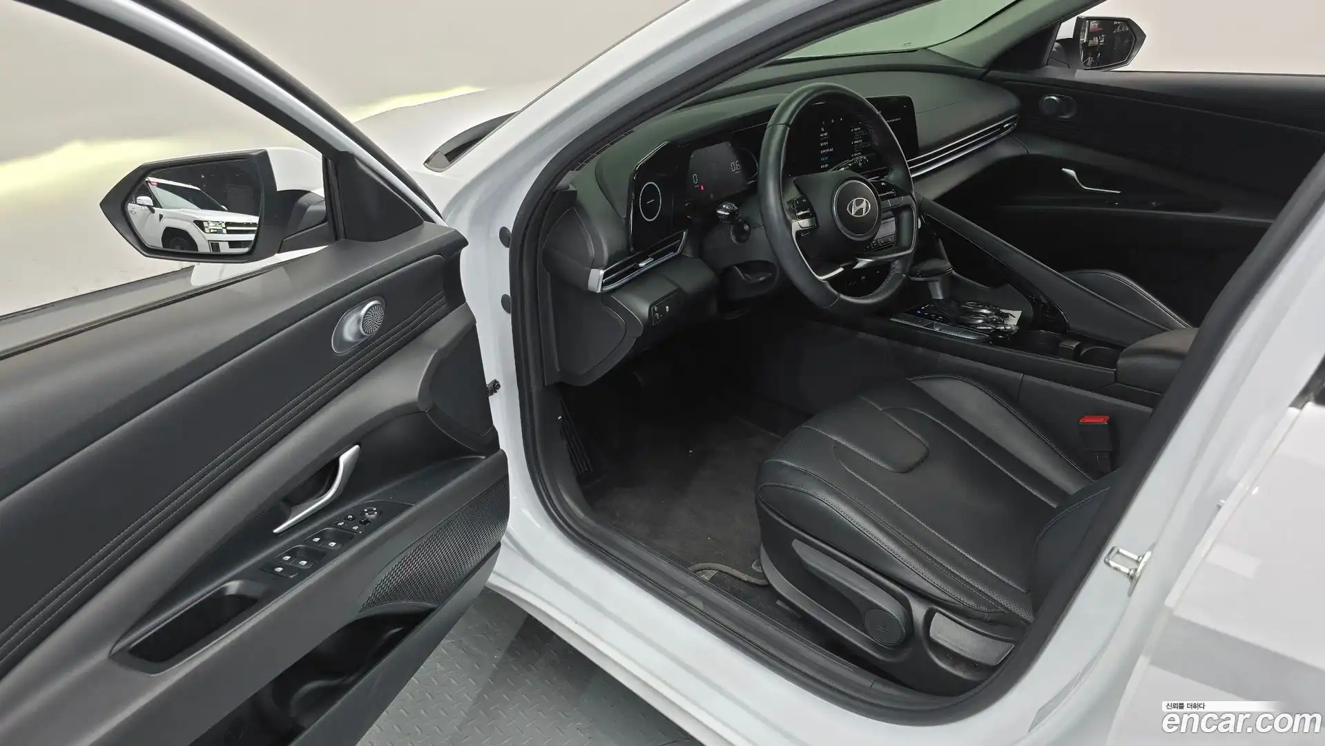 AVANTE Hyundai 2023.11-INNER-010