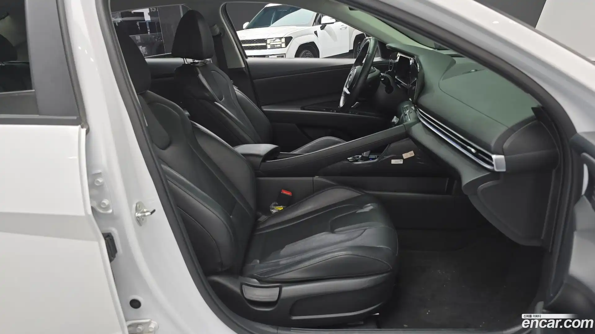 AVANTE Hyundai 2023.11-OPTION-015