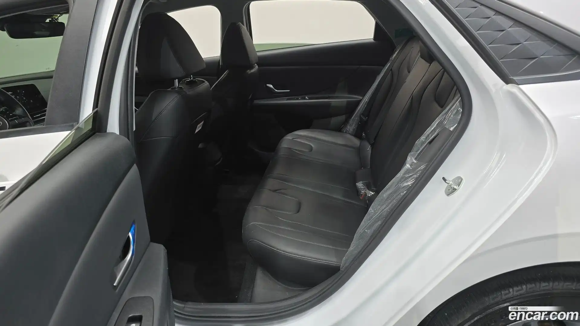 AVANTE Hyundai 2023.11-OPTION-016