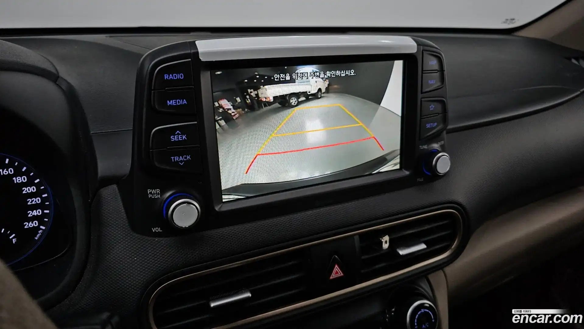 Kona Hyundai 2017.10-INNER-009