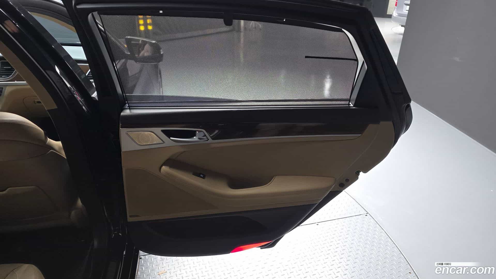 G80 Genesis 2016.10-INNER-035