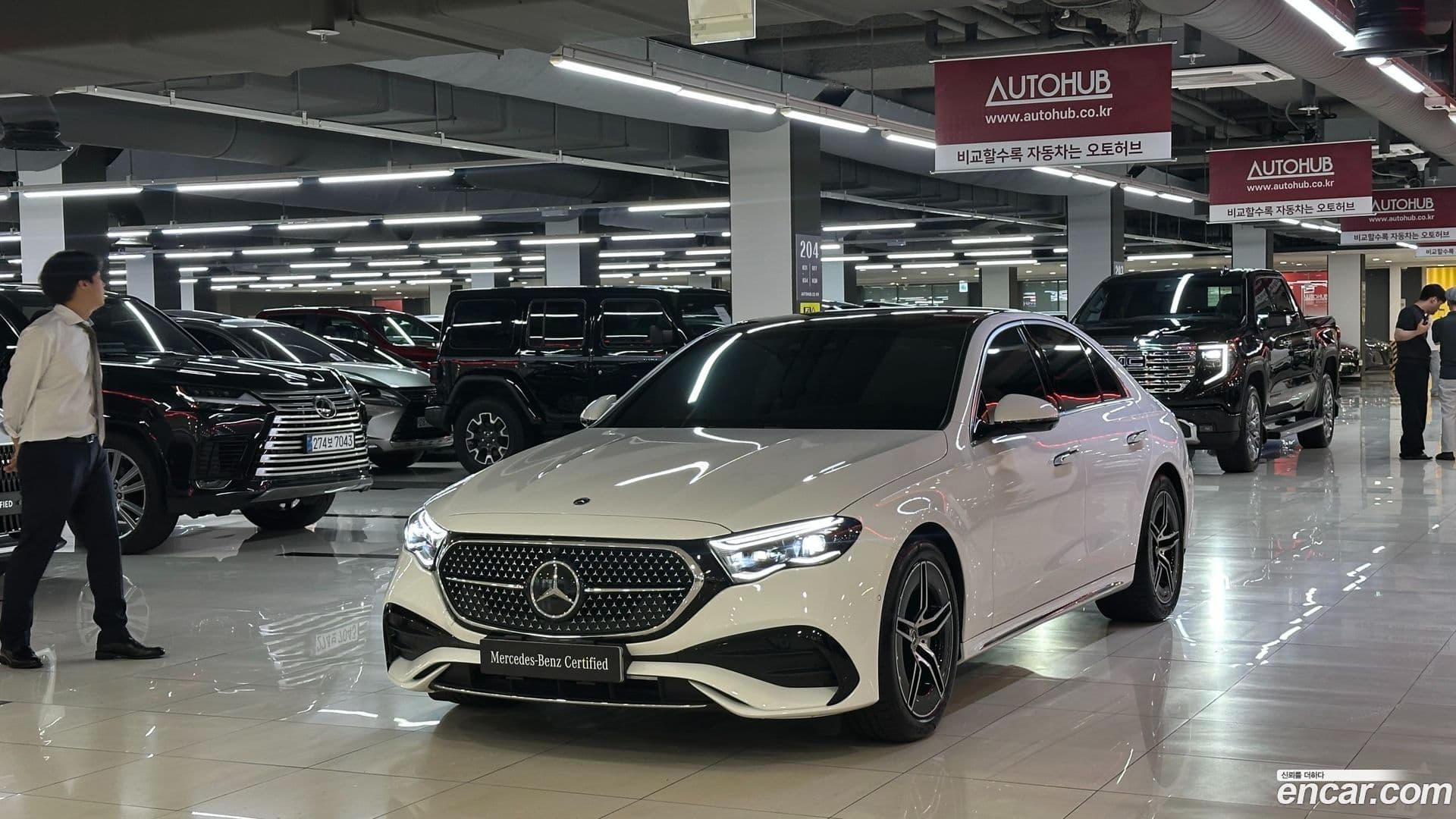 Main__Slider__Photo:E-Class Mercedes-Benz 2025.0-0