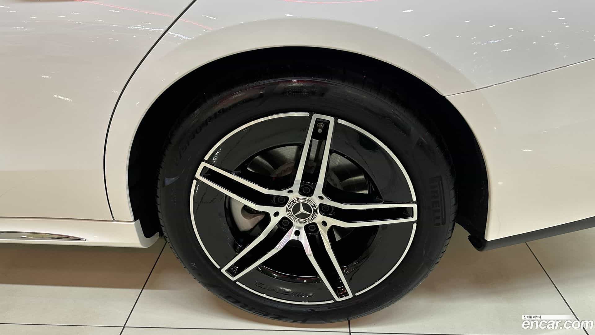 E-Class Mercedes-Benz 2025.0-OUTER-005