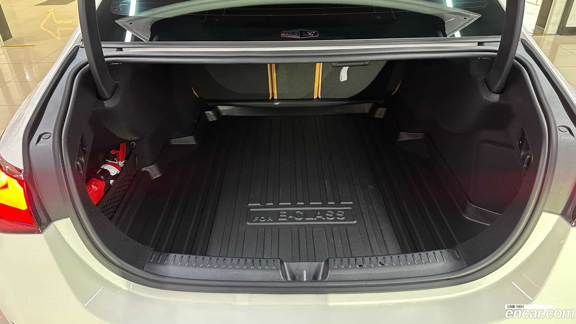 E-Class Mercedes-Benz 2025.0-OPTION-015