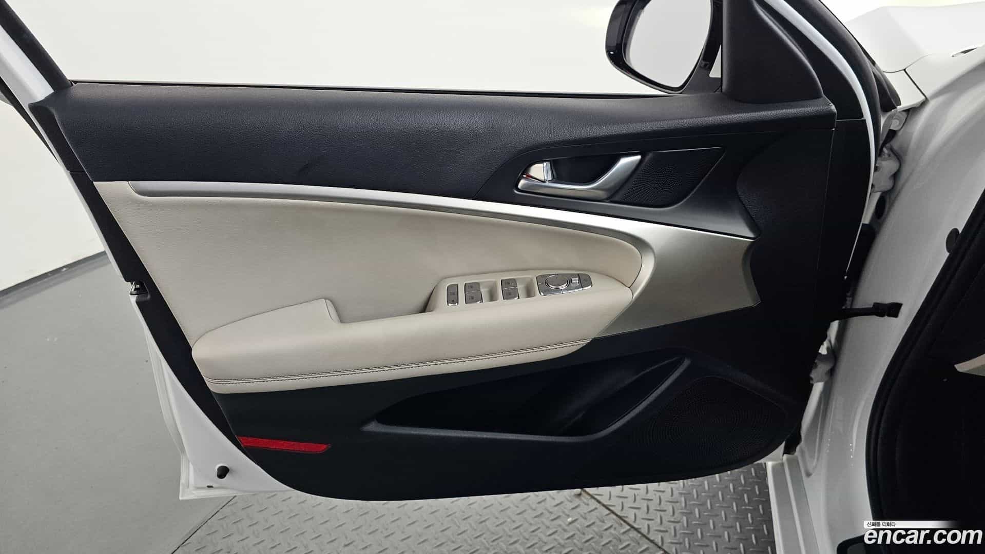 G70 Genesis 2022.0-INNER-034