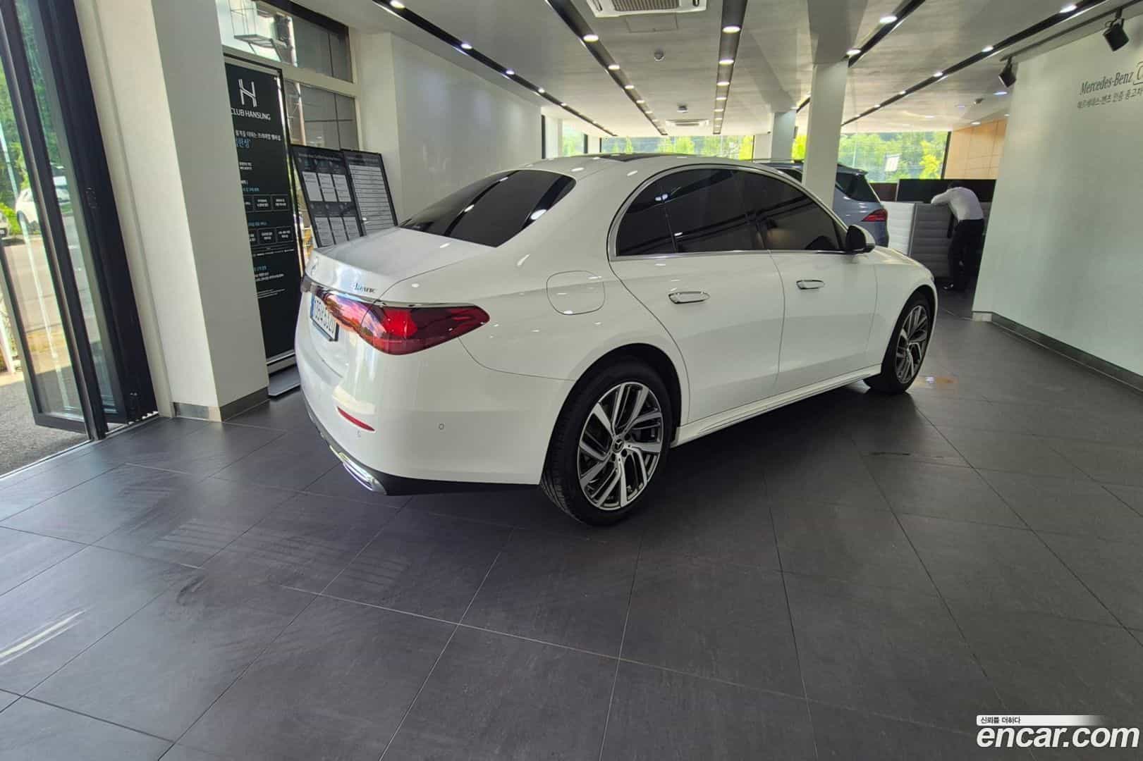 E-Class Mercedes-Benz 2024.8-OUTER-002