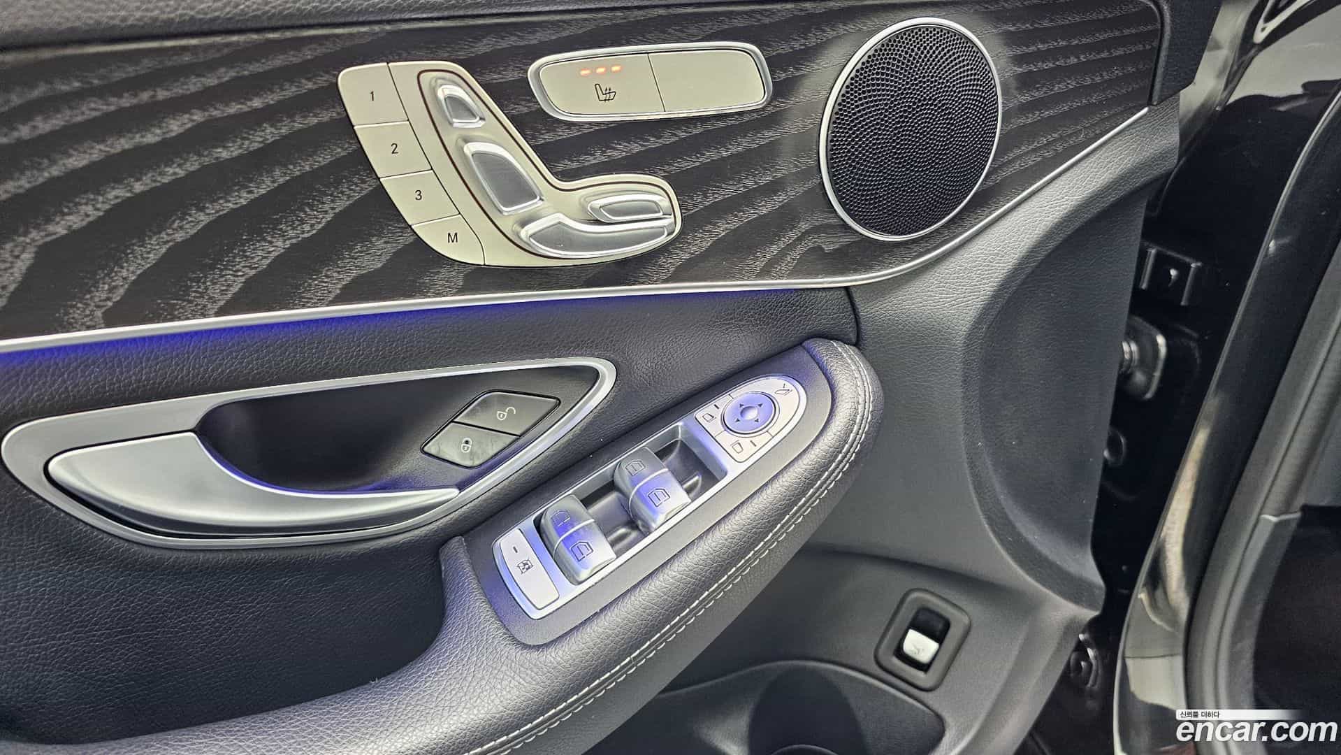 C-Class Mercedes-Benz 2019.2-OPTION-021