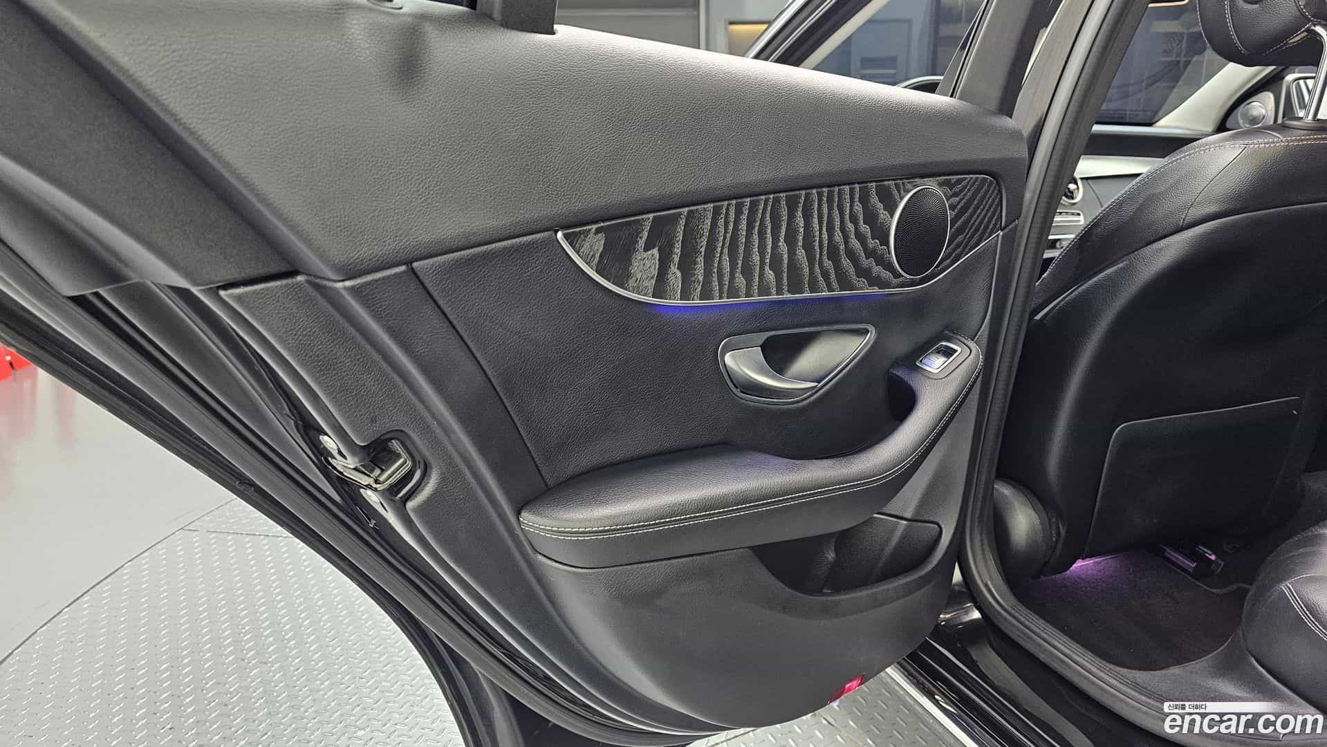 C-Class Mercedes-Benz 2019.2-INNER-035