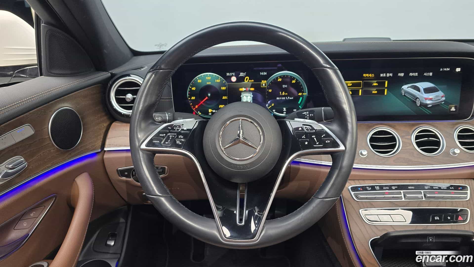 E-Class Mercedes-Benz 2022.5-OPTION-017