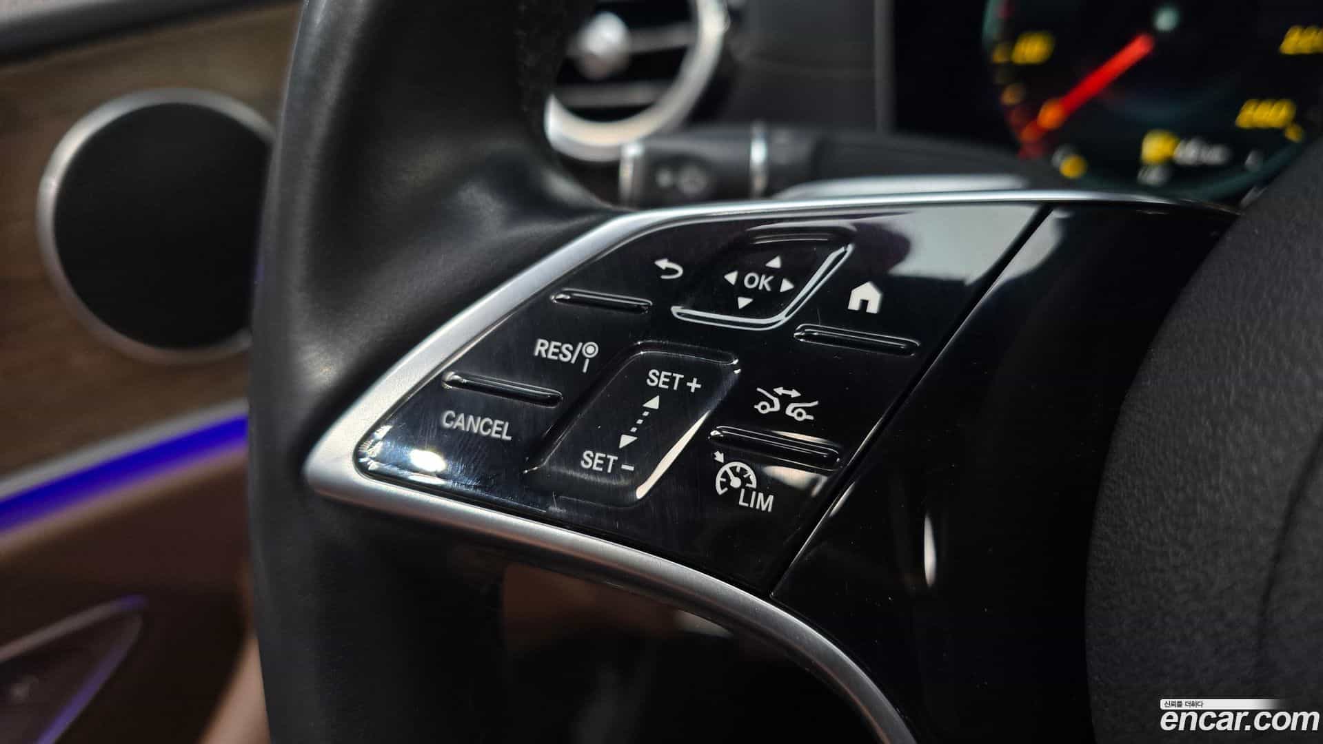 E-Class Mercedes-Benz 2022.5-OPTION-021
