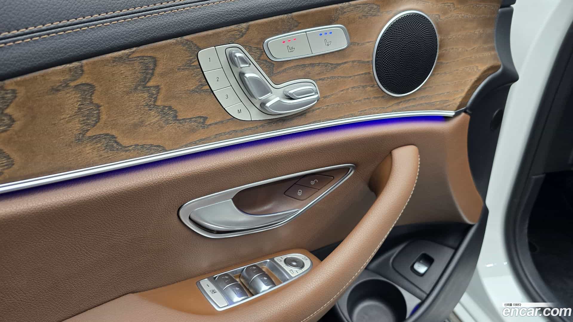 E-Class Mercedes-Benz 2022.5-OPTION-024