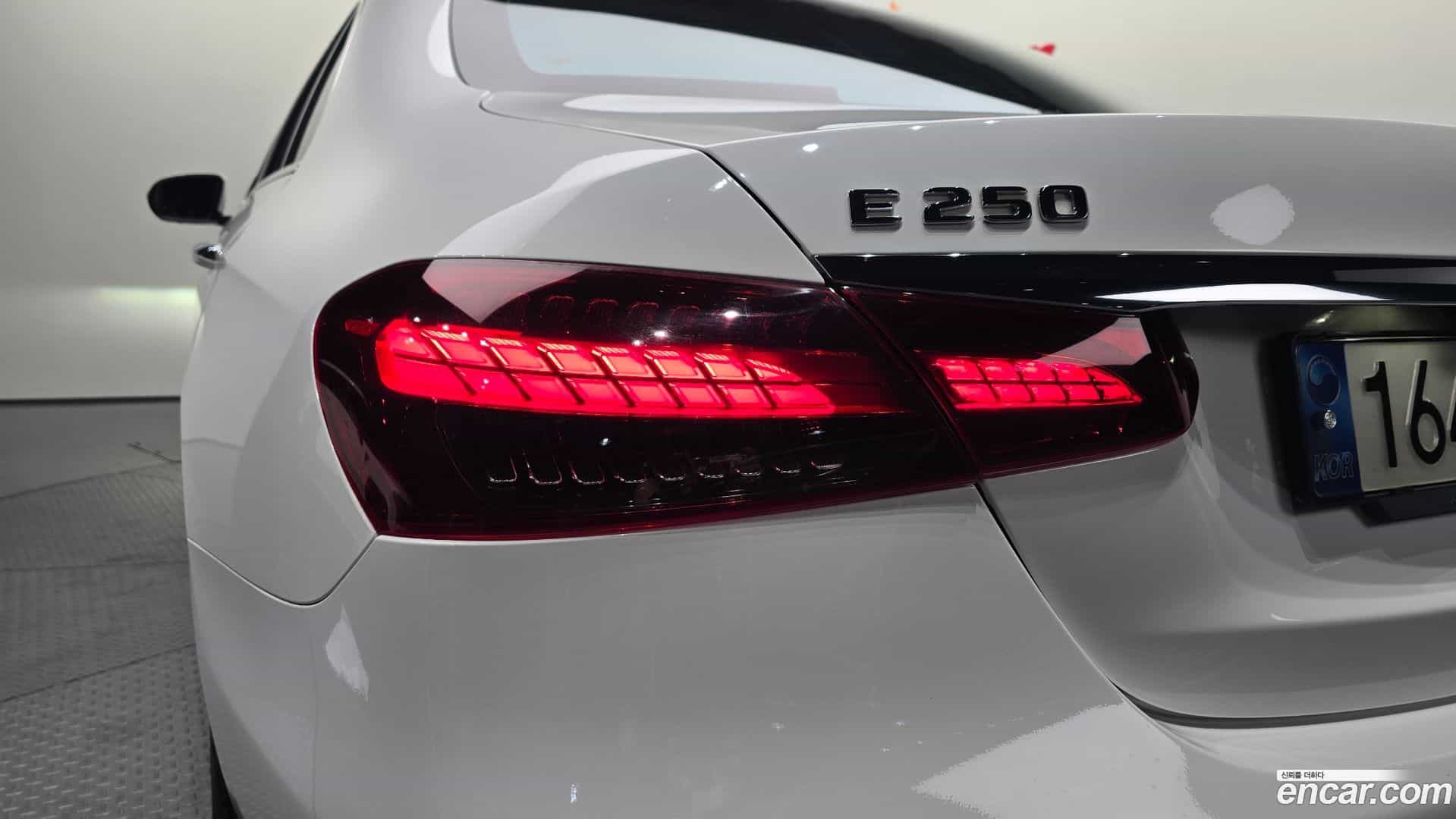 E-Class Mercedes-Benz 2022.5-OUTER-033