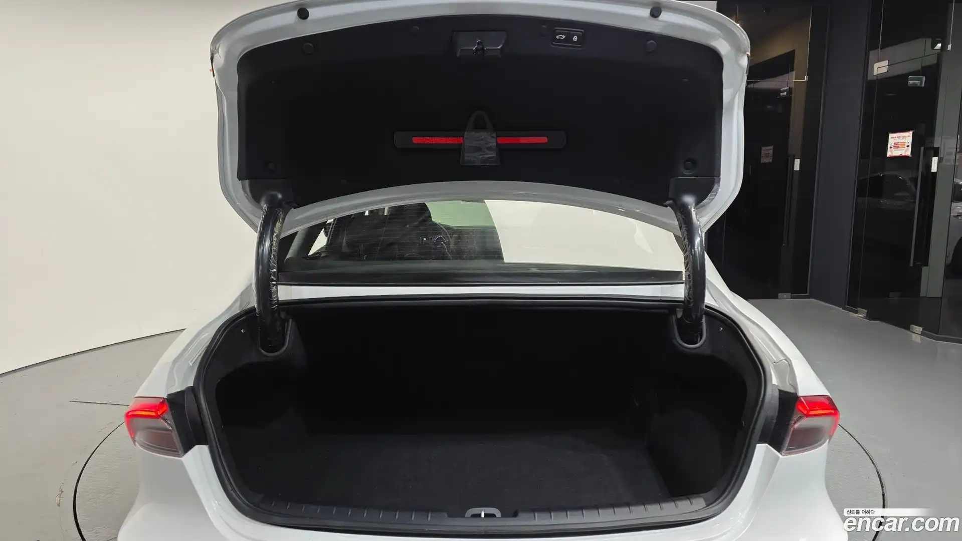 Grandeur Hyundai 2021.3-OPTION-024