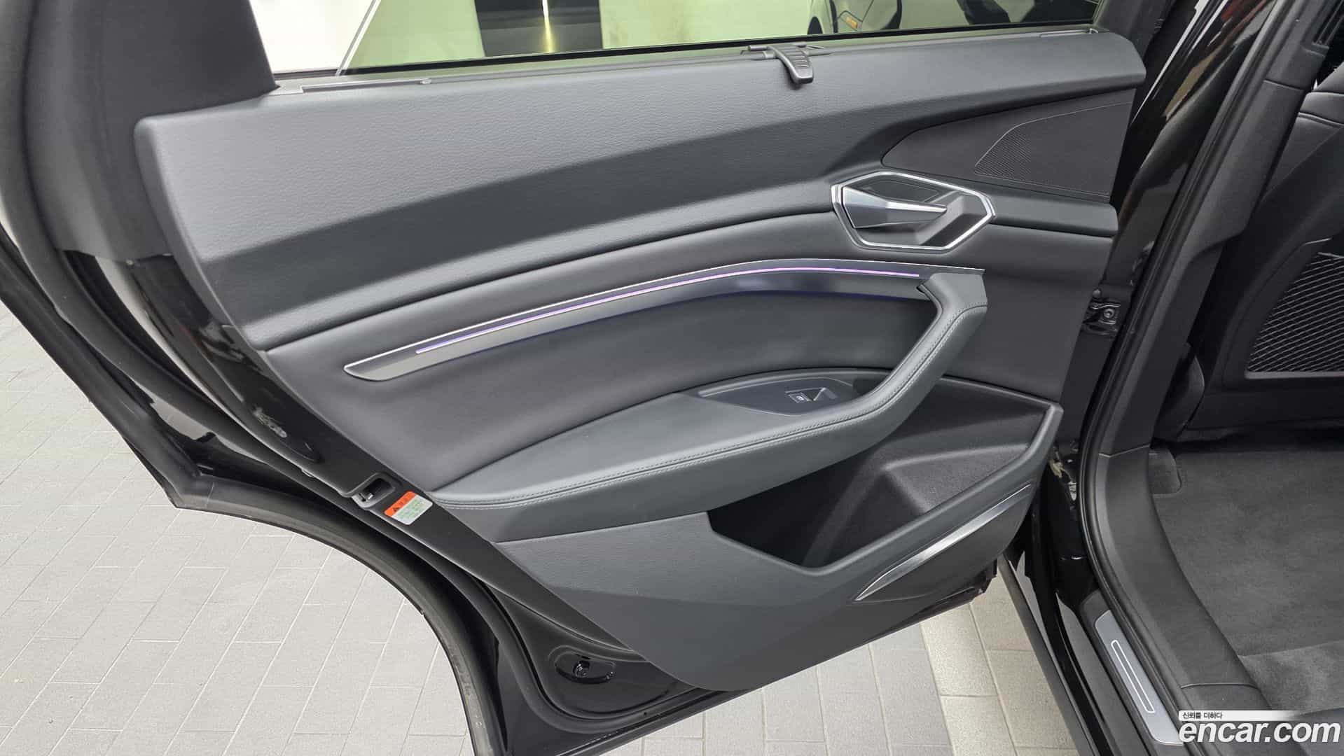 e-tron Audi 2023.2-INNER-035