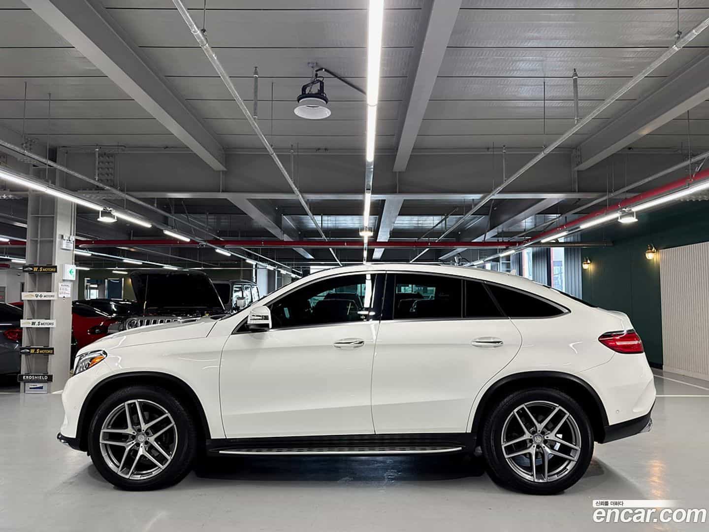 GLE-Class Mercedes-Benz 2017.3-OUTER-004