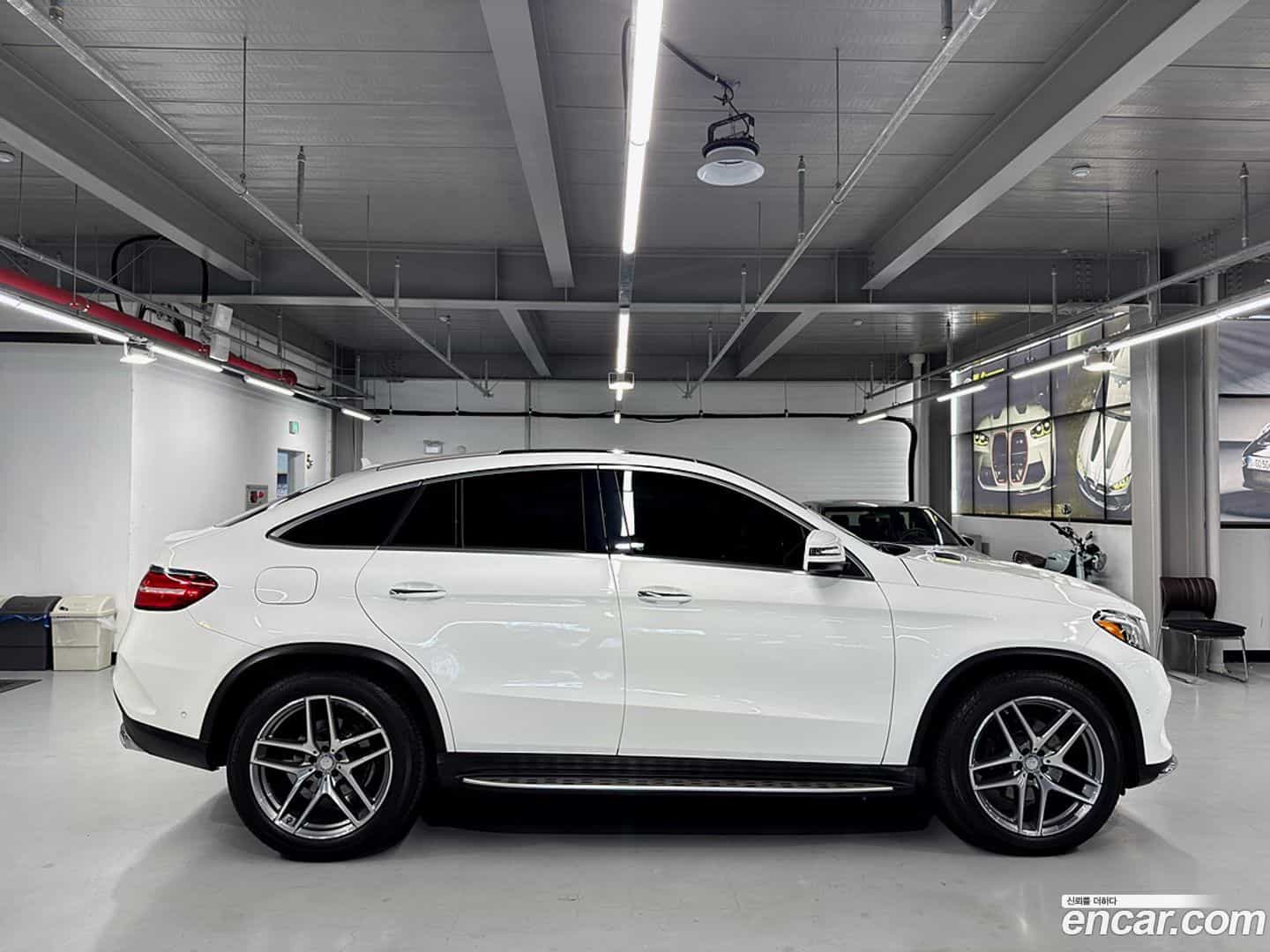 GLE-Class Mercedes-Benz 2017.3-OUTER-005