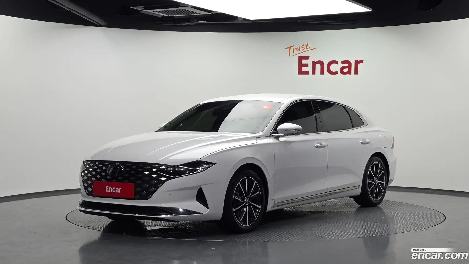 Grandeur Hyundai 2021.10-OUTER-001