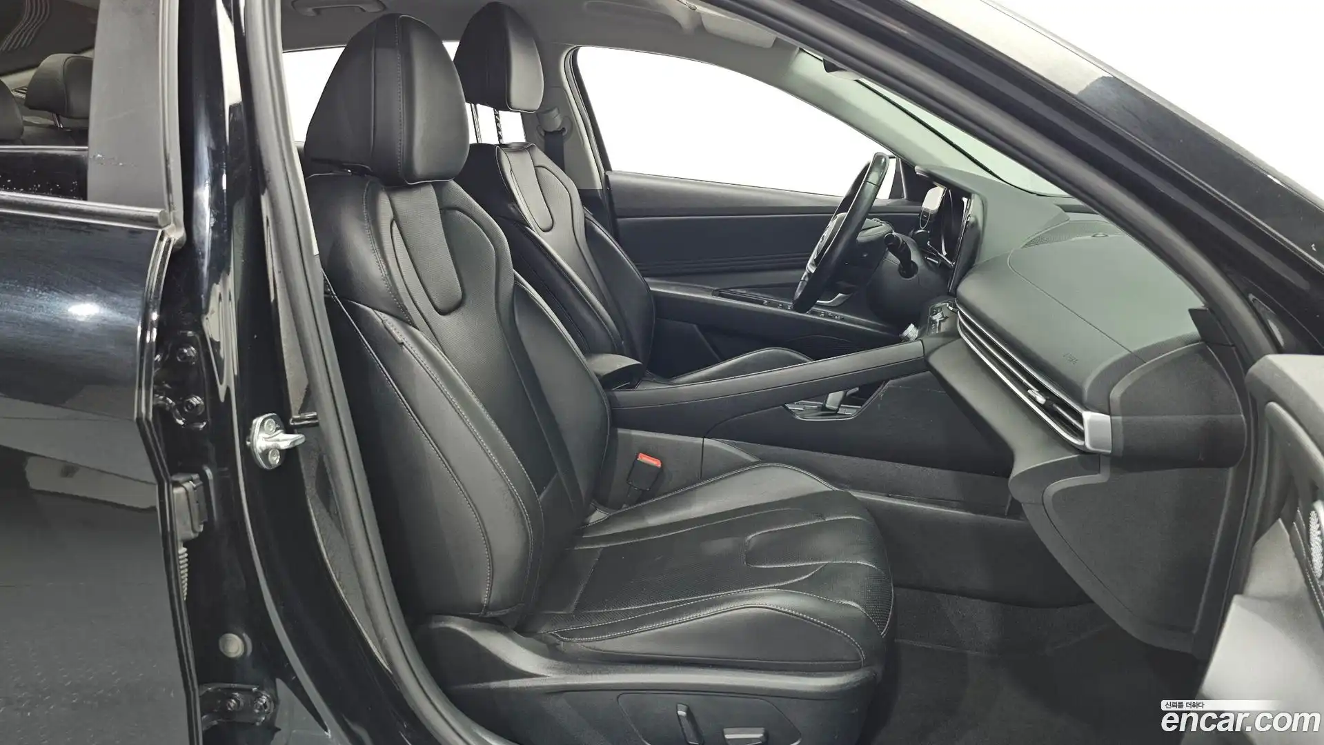 AVANTE Hyundai 2022.4-OPTION-015
