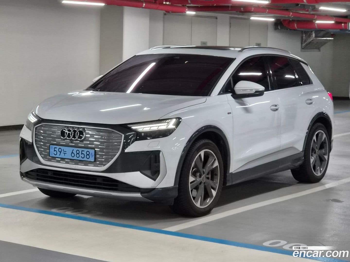 Main__Slider__Photo:Q4 e-tron Audi 2022.9-0