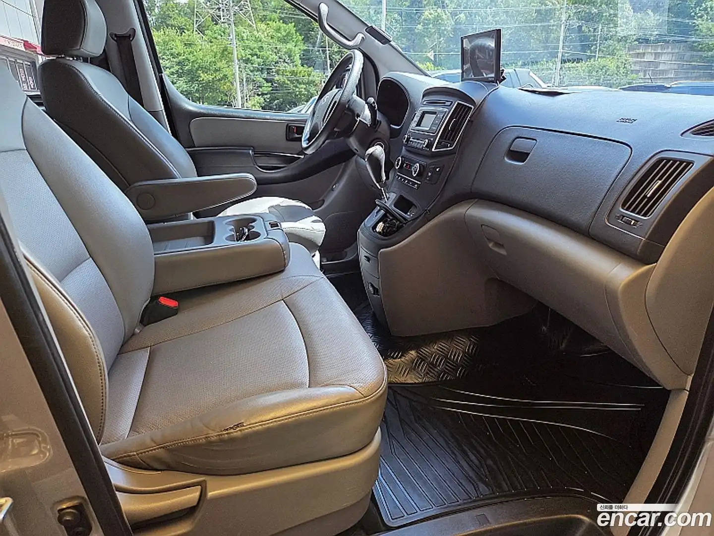 Starex Hyundai 2018.9-INNER-008