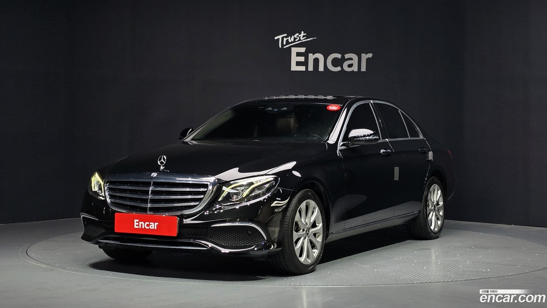 Main__Slider__Photo:E-Class Mercedes-Benz 2018.3-0