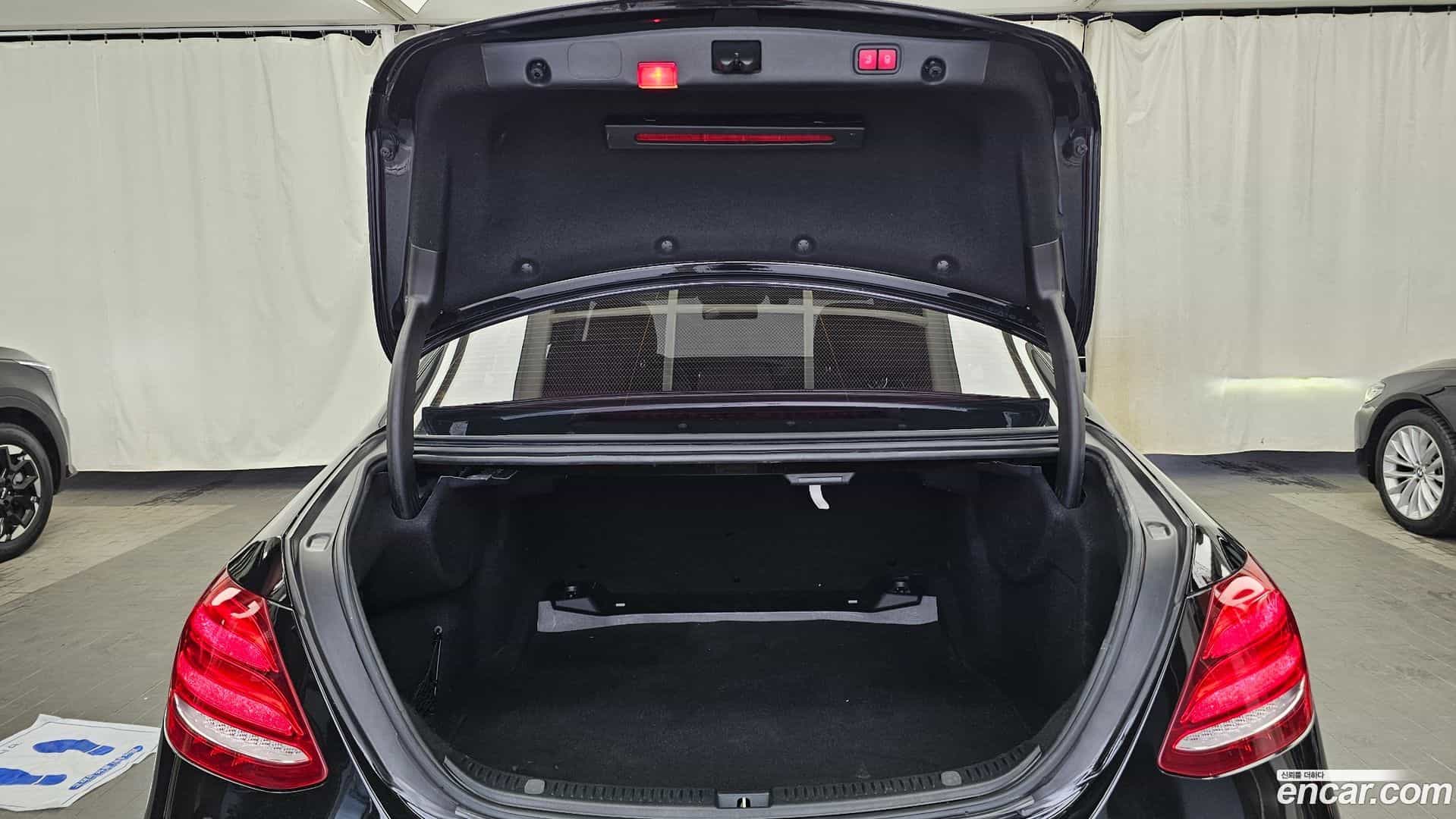 E-Class Mercedes-Benz 2018.3-OPTION-024