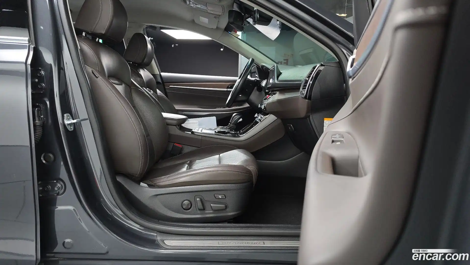 Grandeur Hyundai 2019.0-INNER-036