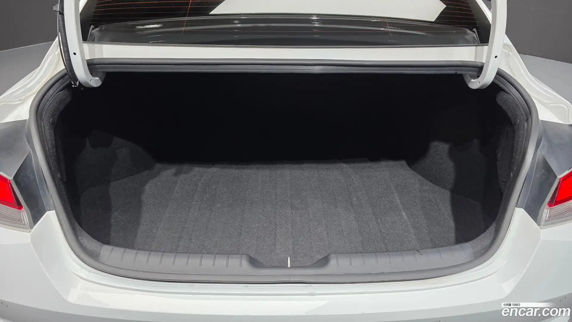 AVANTE Hyundai 2022.5-OPTION-024