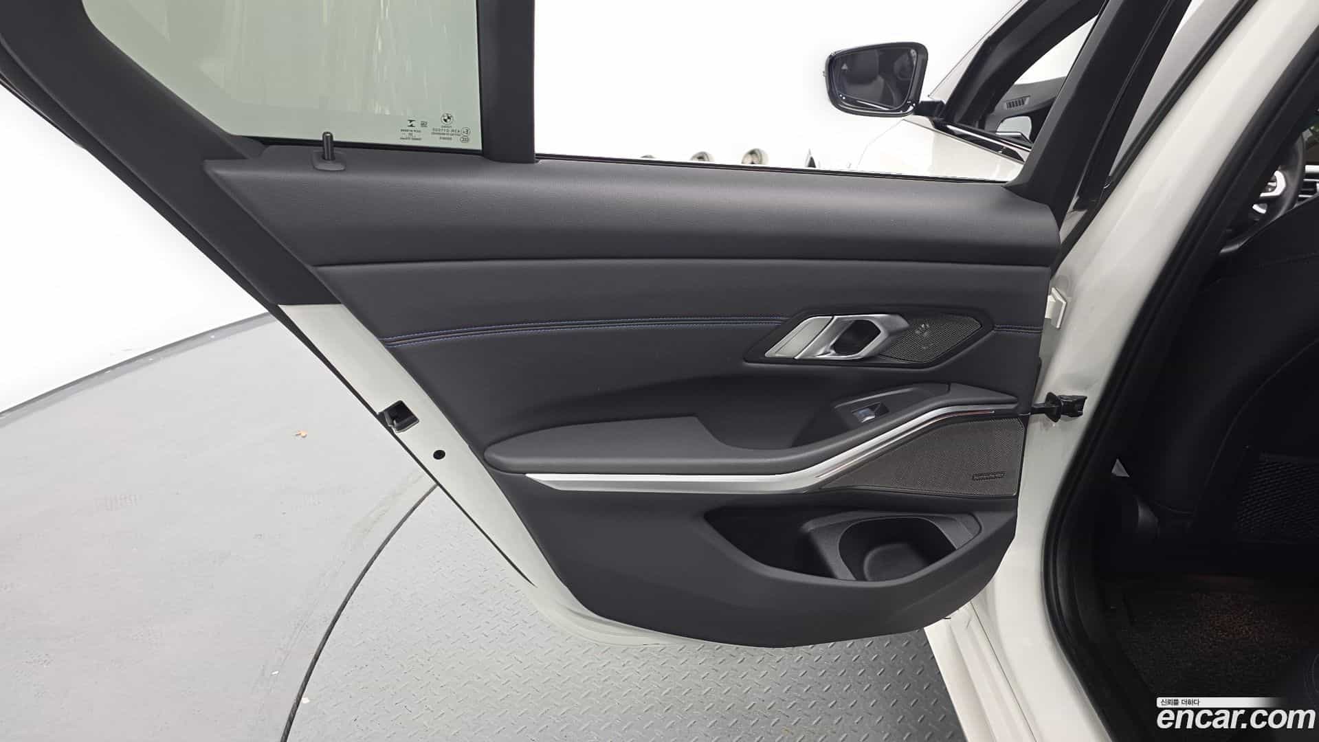 3-Series BMW 2021.4-INNER-035