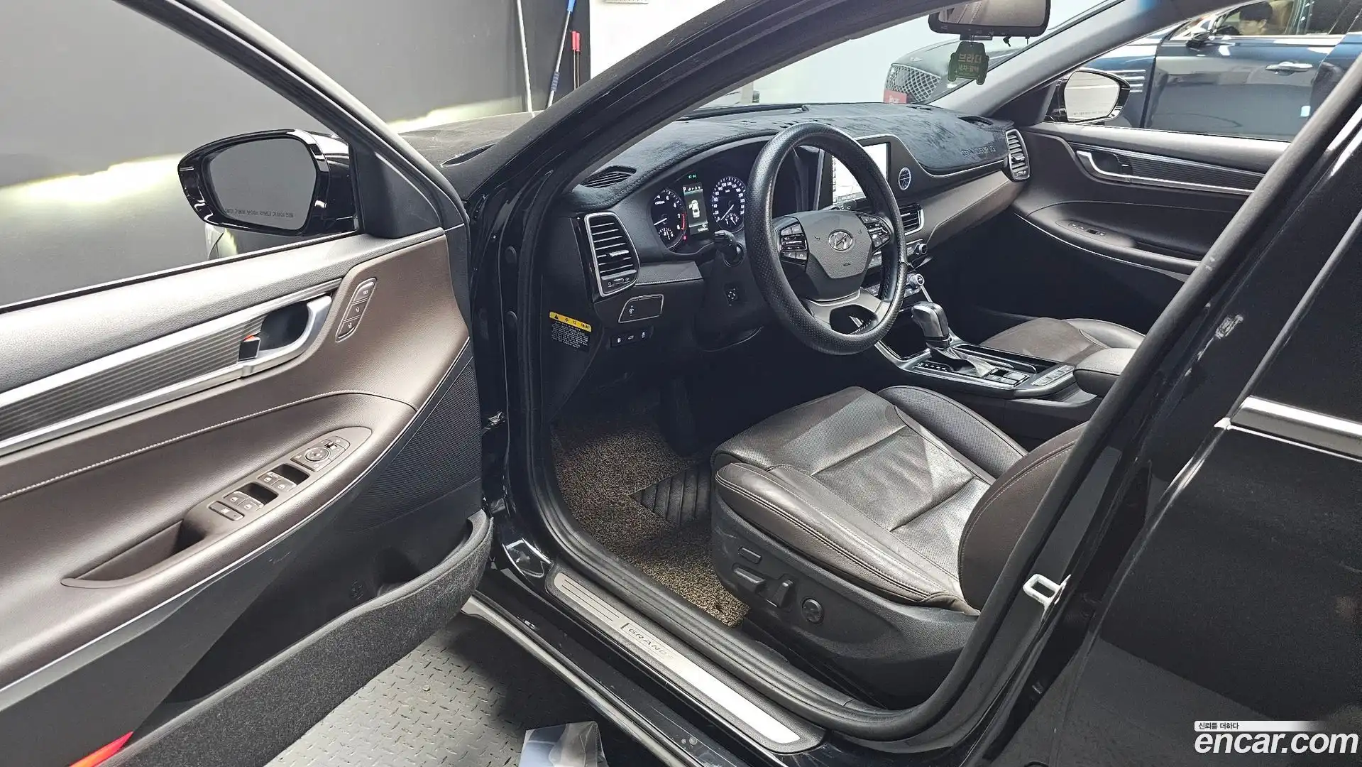 Grandeur Hyundai 2017.10-INNER-010