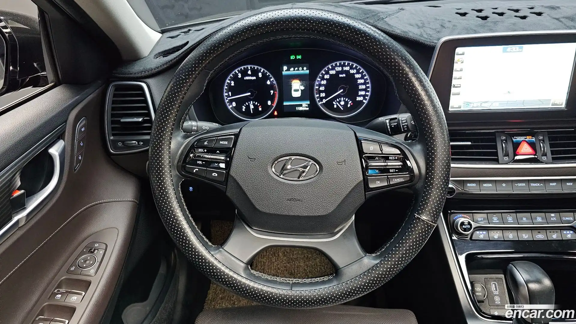 Grandeur Hyundai 2017.10-OPTION-016