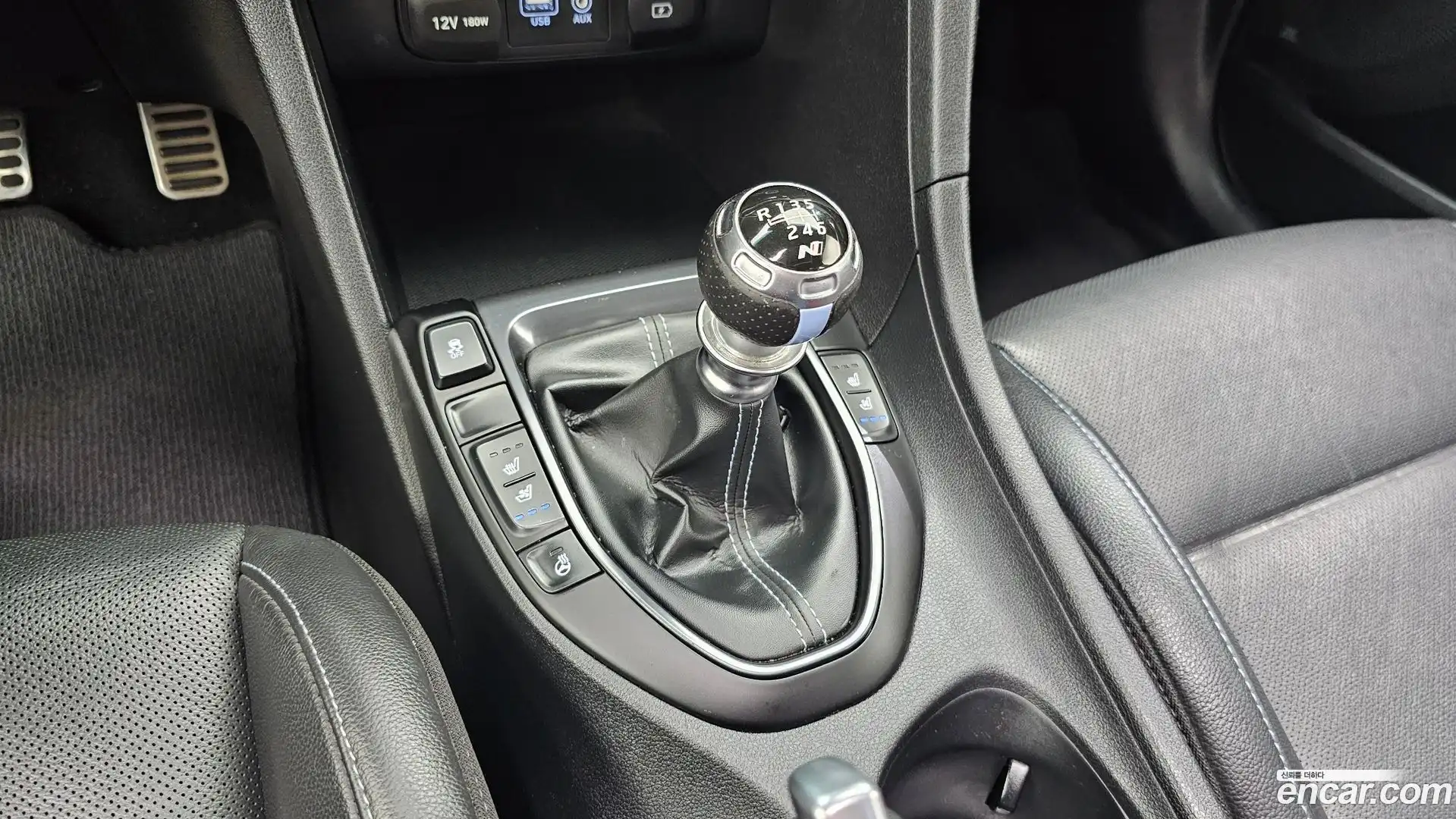 Veloster Hyundai 2018.11-INNER-009