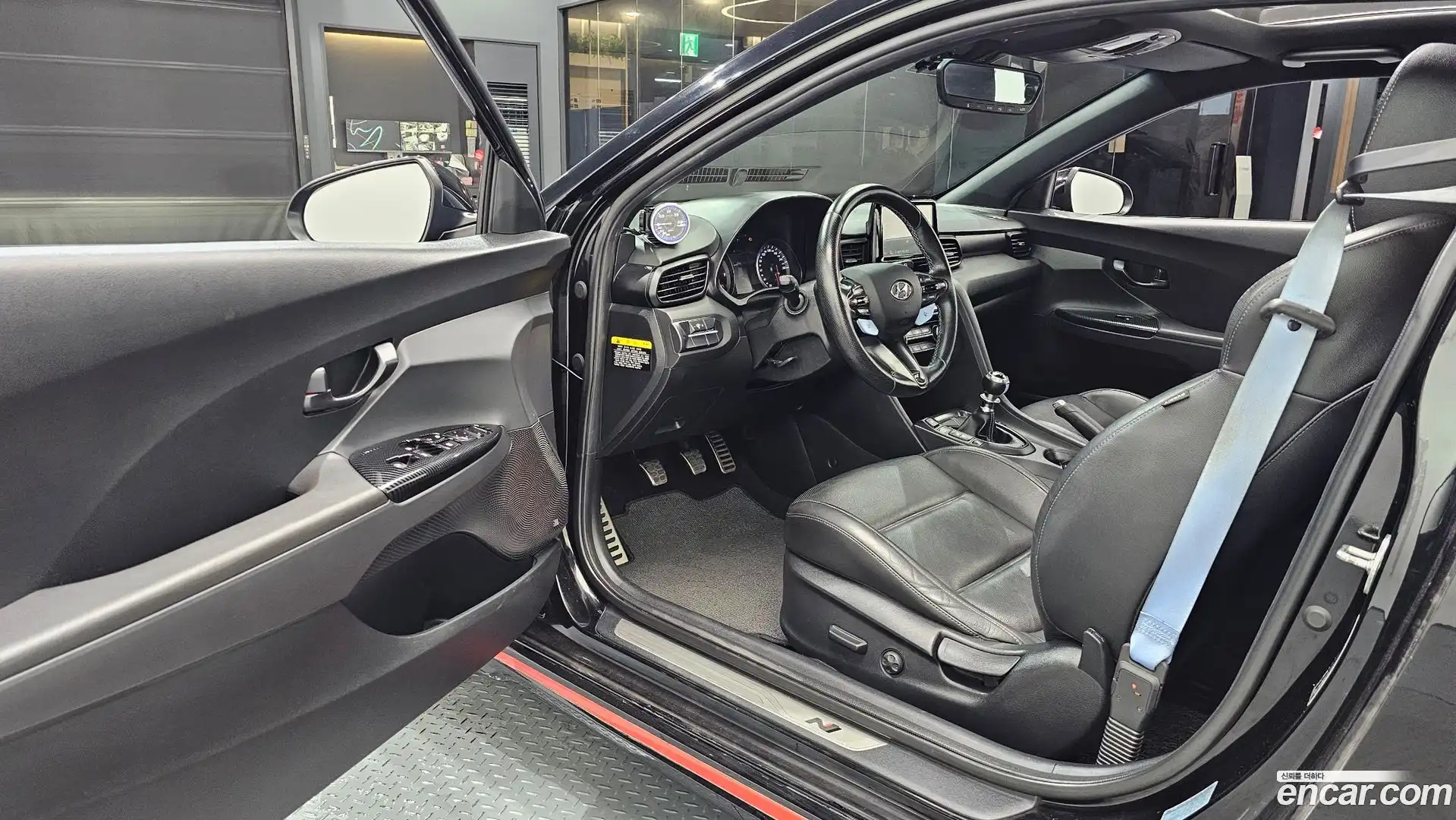 Veloster Hyundai 2018.11-INNER-010