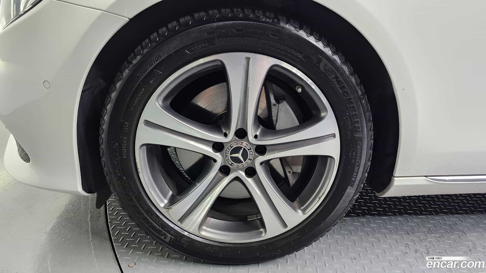 E-Class Mercedes-Benz 2019.9-OUTER-005