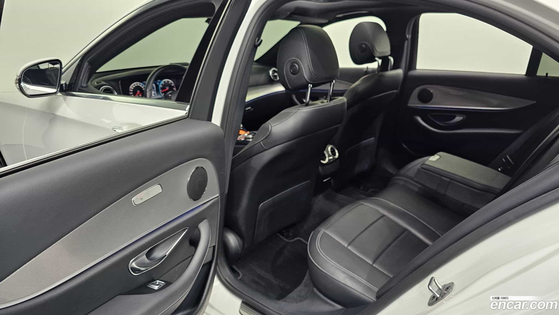 E-Class Mercedes-Benz 2019.9-OPTION-015