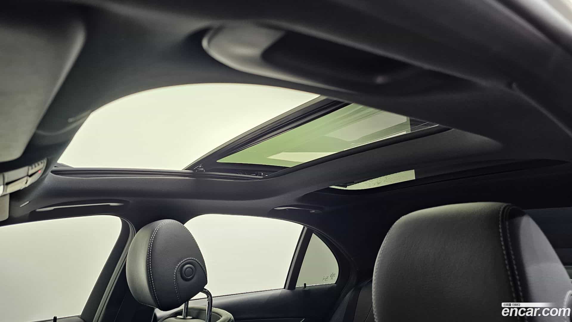 E-Class Mercedes-Benz 2019.9-OPTION-023