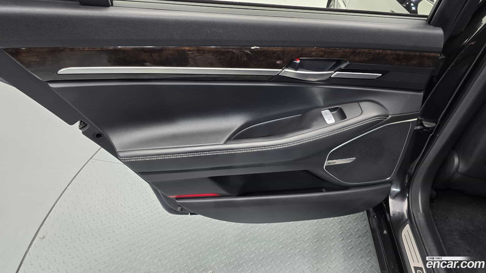 G90 Genesis 2019.3-INNER-035