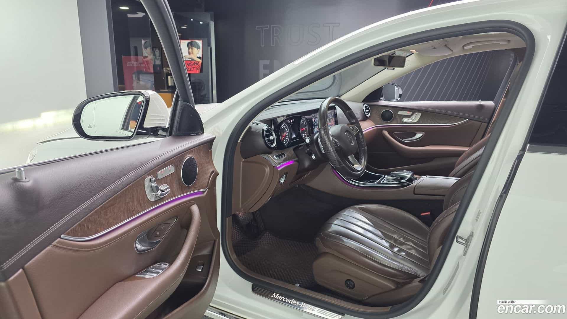 E-Class Mercedes-Benz 2016.11-INNER-010
