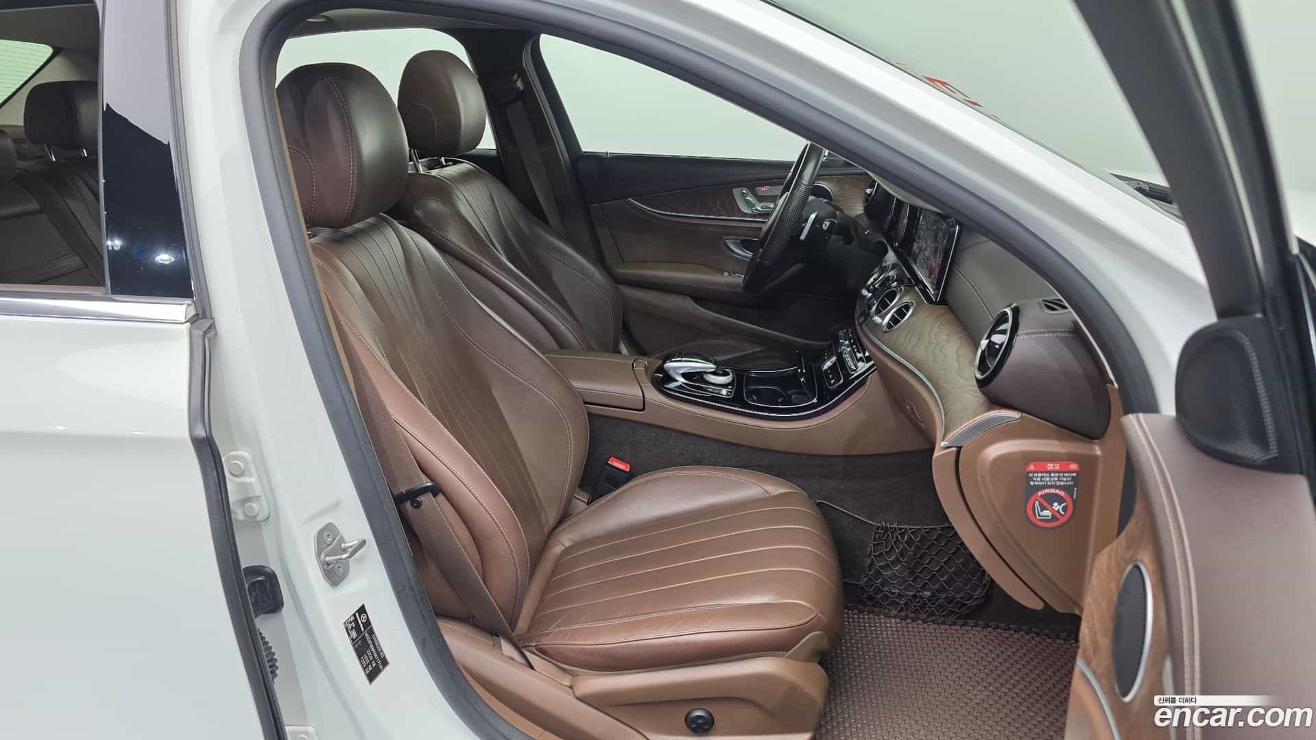 E-Class Mercedes-Benz 2016.11-OPTION-015