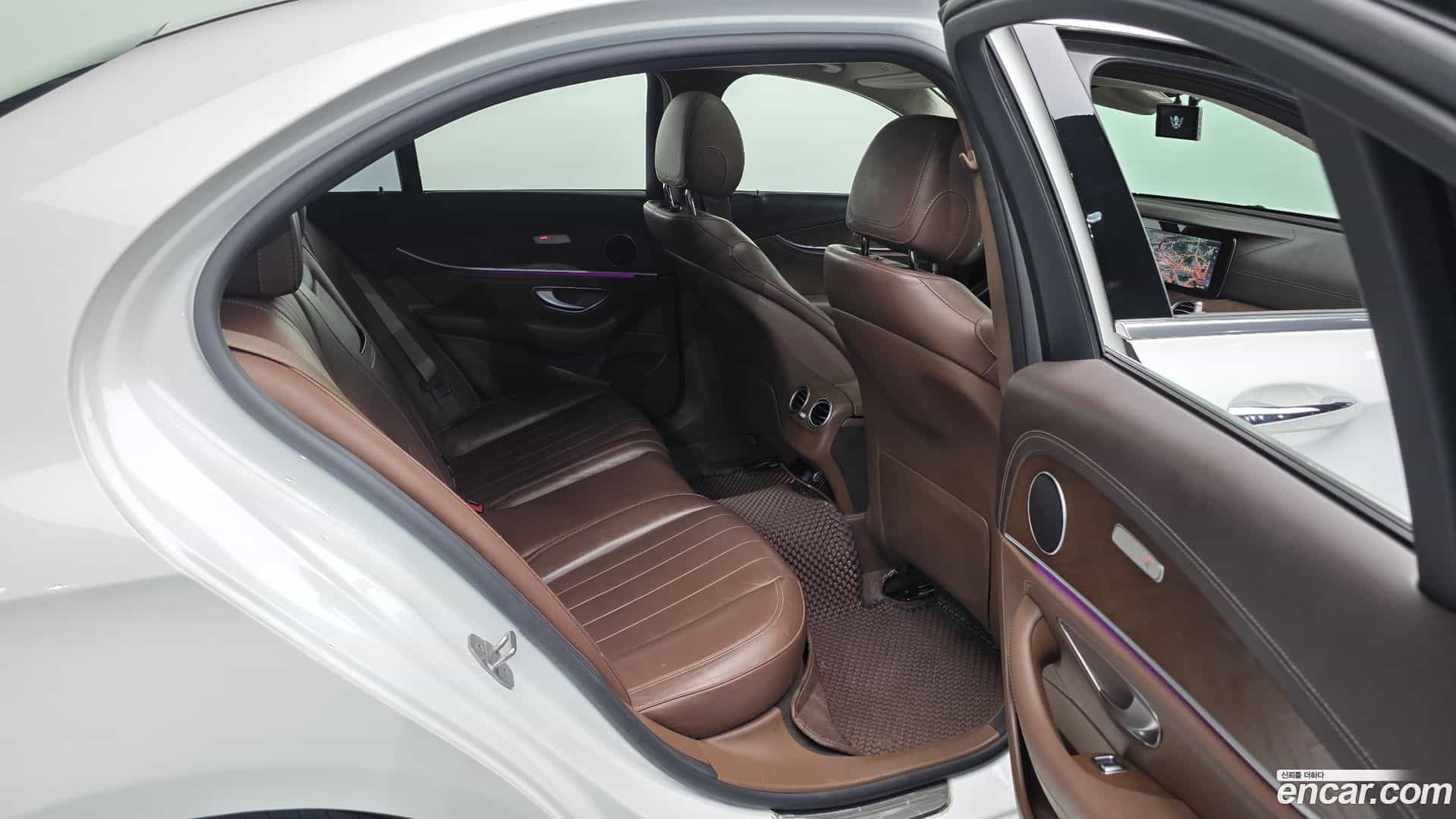 E-Class Mercedes-Benz 2016.11-OPTION-016