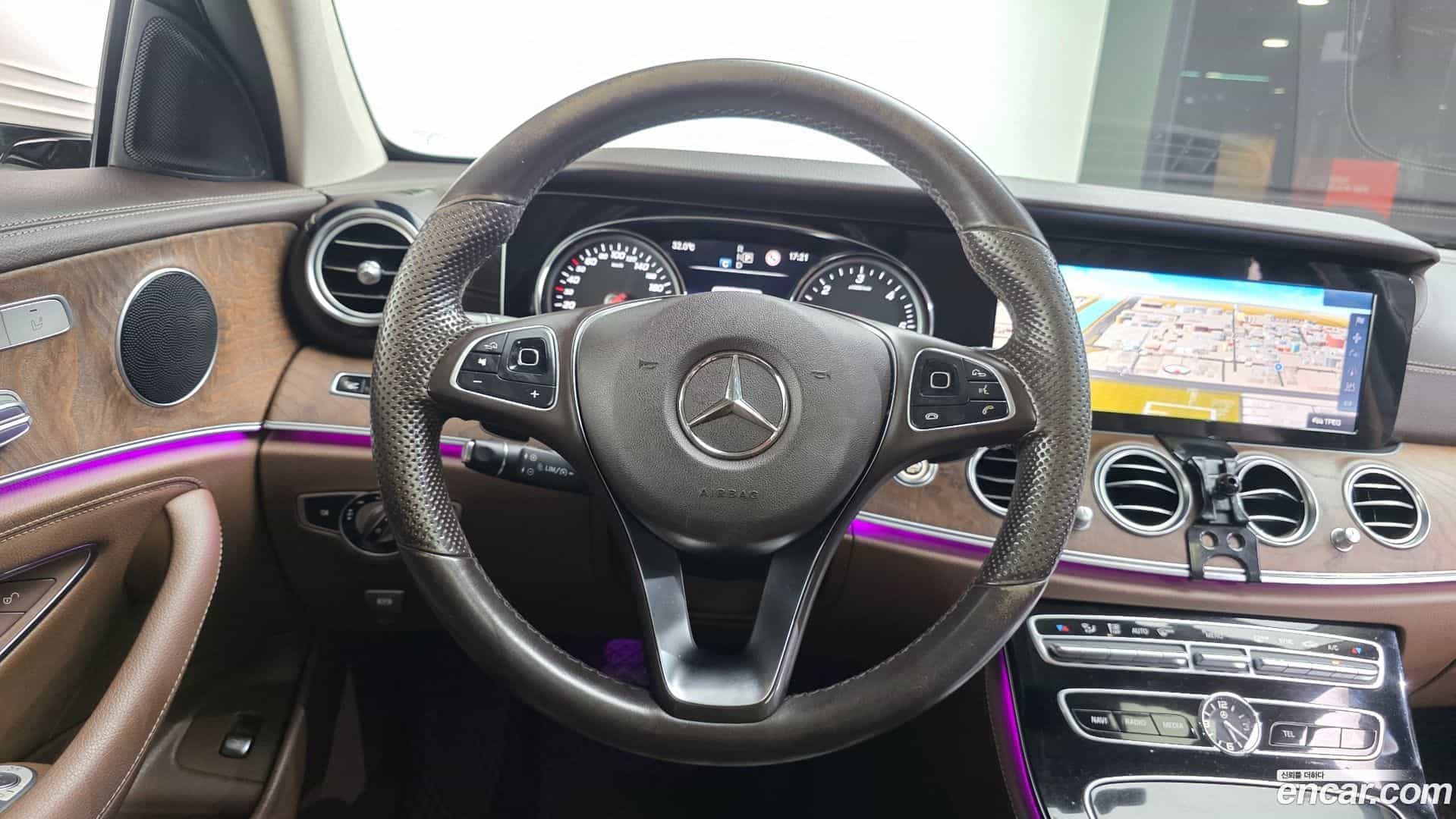 E-Class Mercedes-Benz 2016.11-OPTION-017