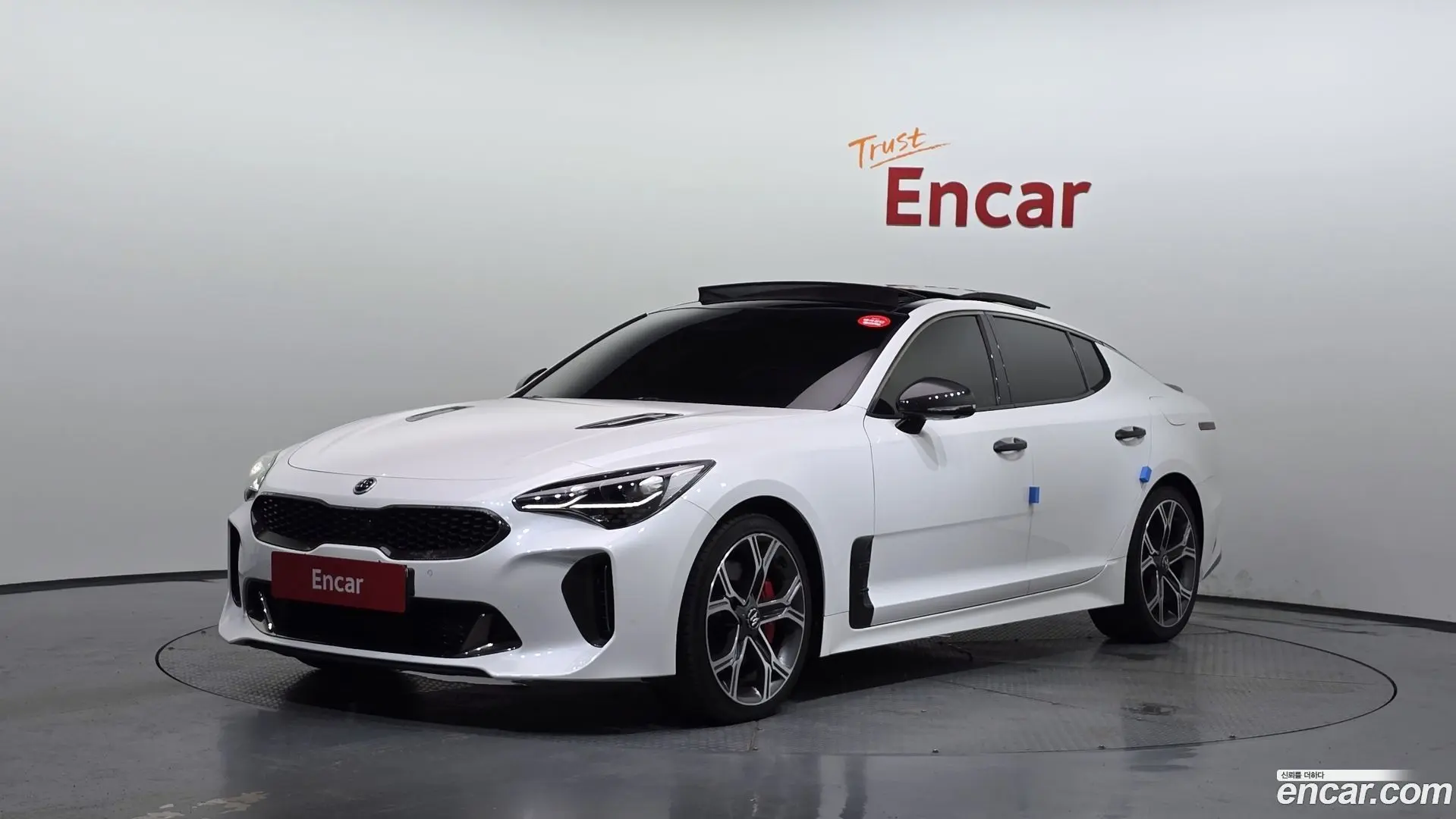 Main__Slider__Photo:Stinger Kia 2018.6-0