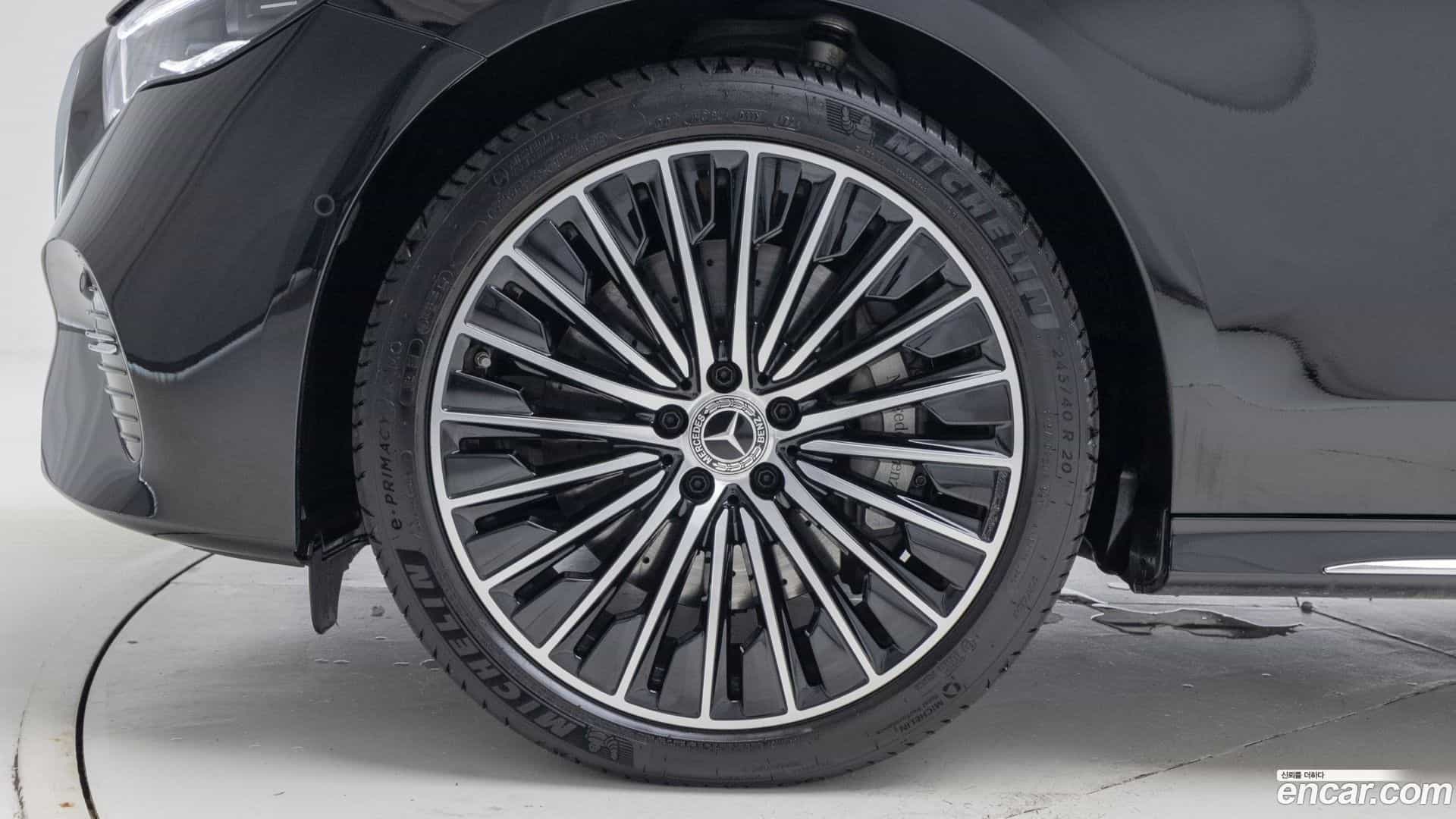 E-Class Mercedes-Benz 2025.7-OUTER-005