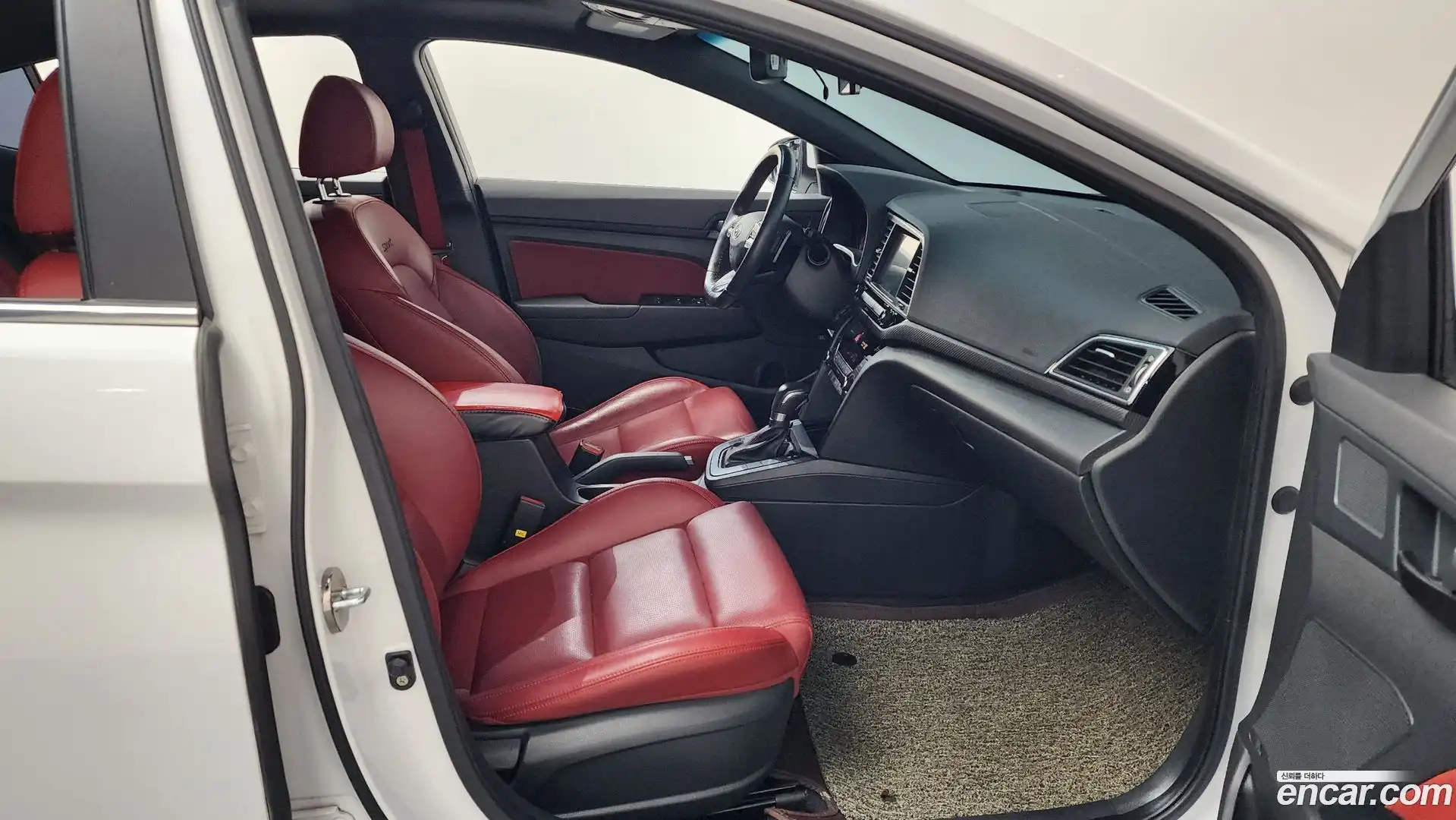 AVANTE Hyundai 2017.6-OPTION-024