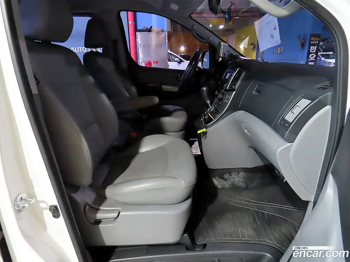 Starex Hyundai 2017.2-INNER-008