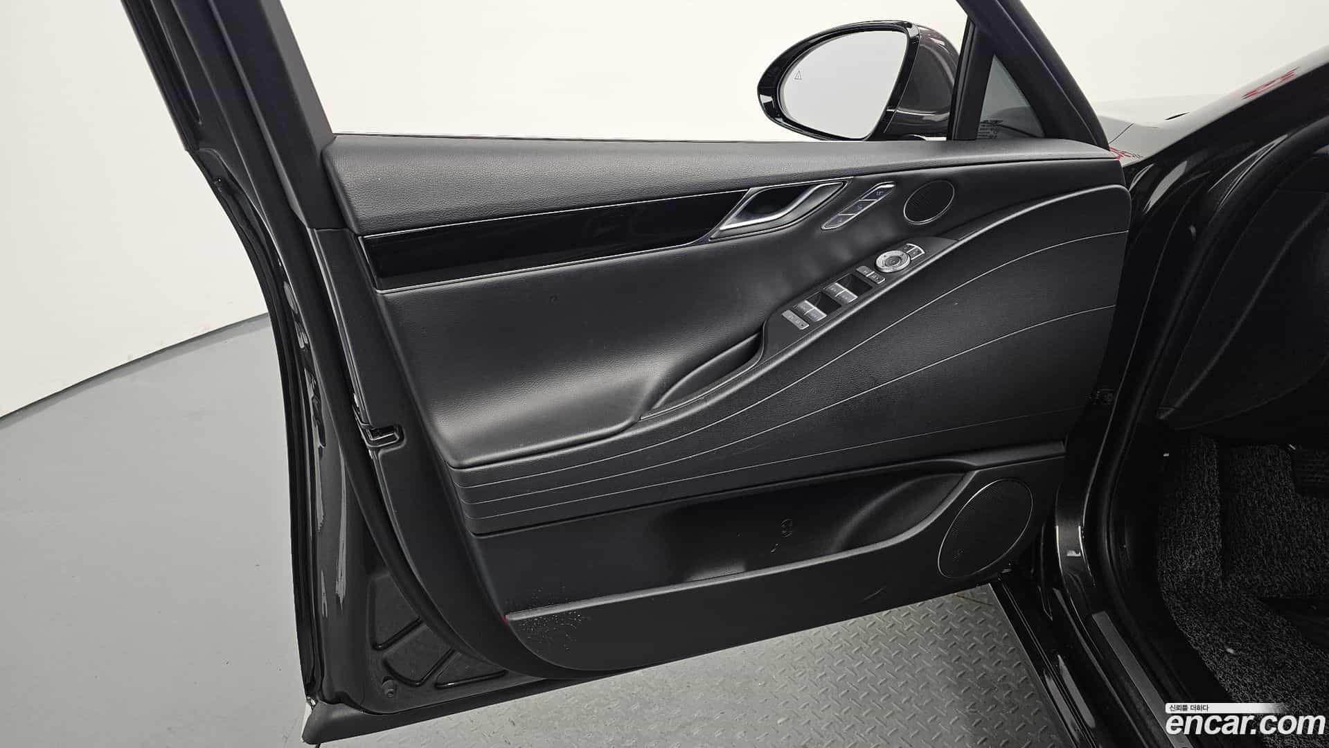 G80 Genesis 2023.1-INNER-034