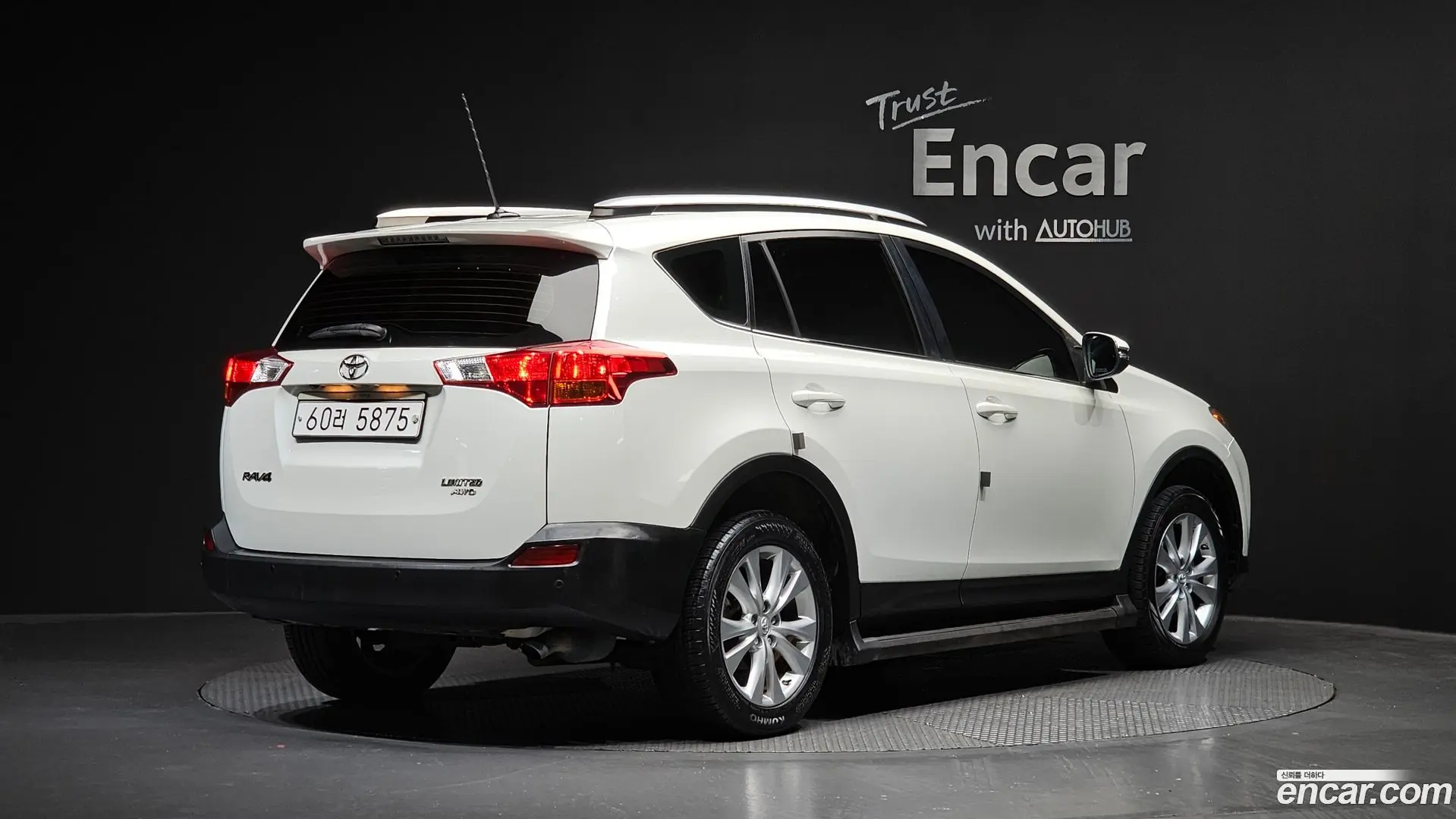 Main__Slider__Photo:RAV4 Toyota 2015.3-1