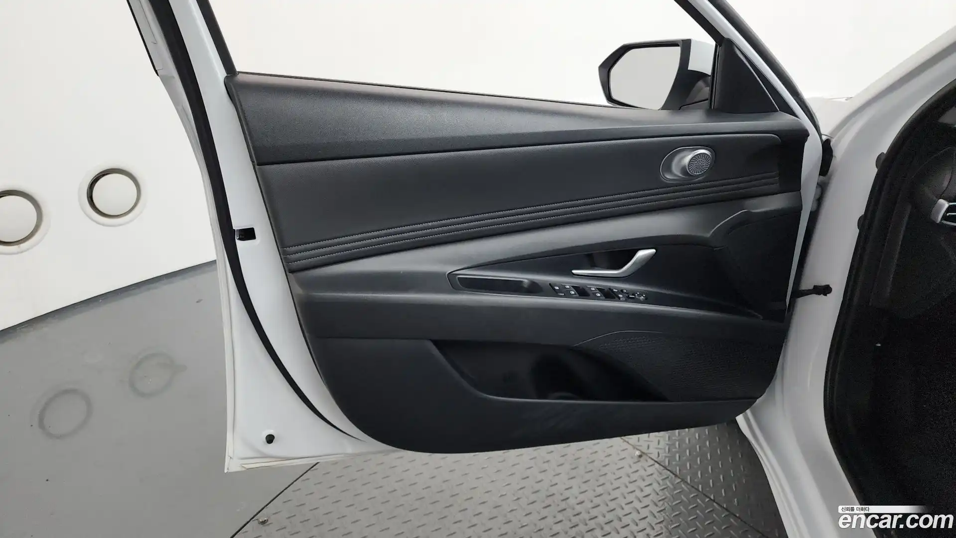 AVANTE Hyundai 2023.1-INNER-034